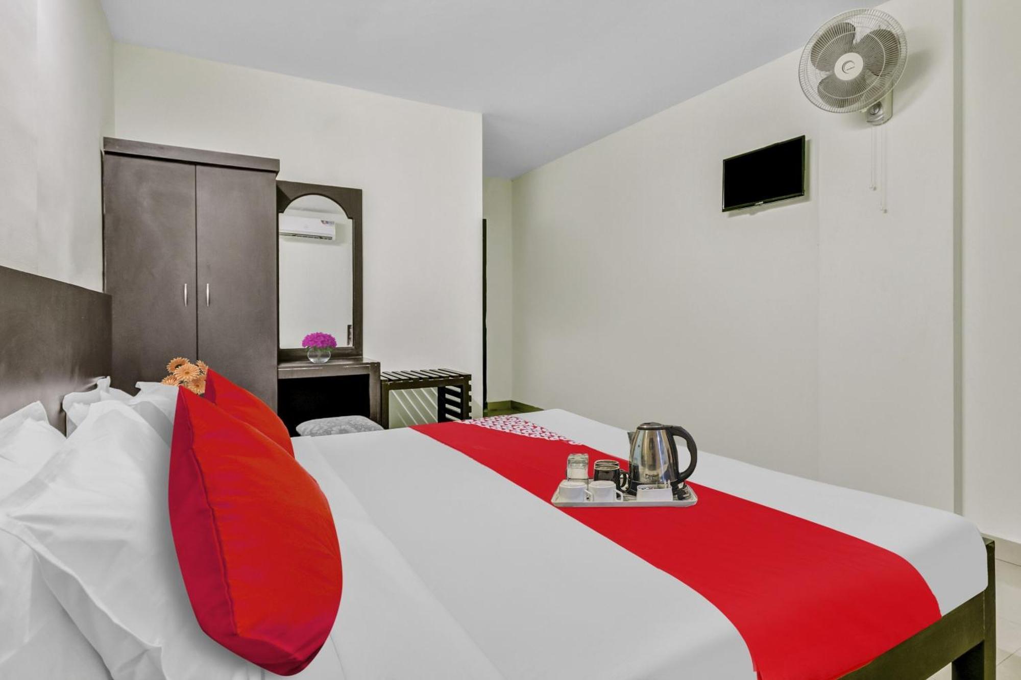 Hotel O Kalapurackal Residency Текади Екстериор снимка