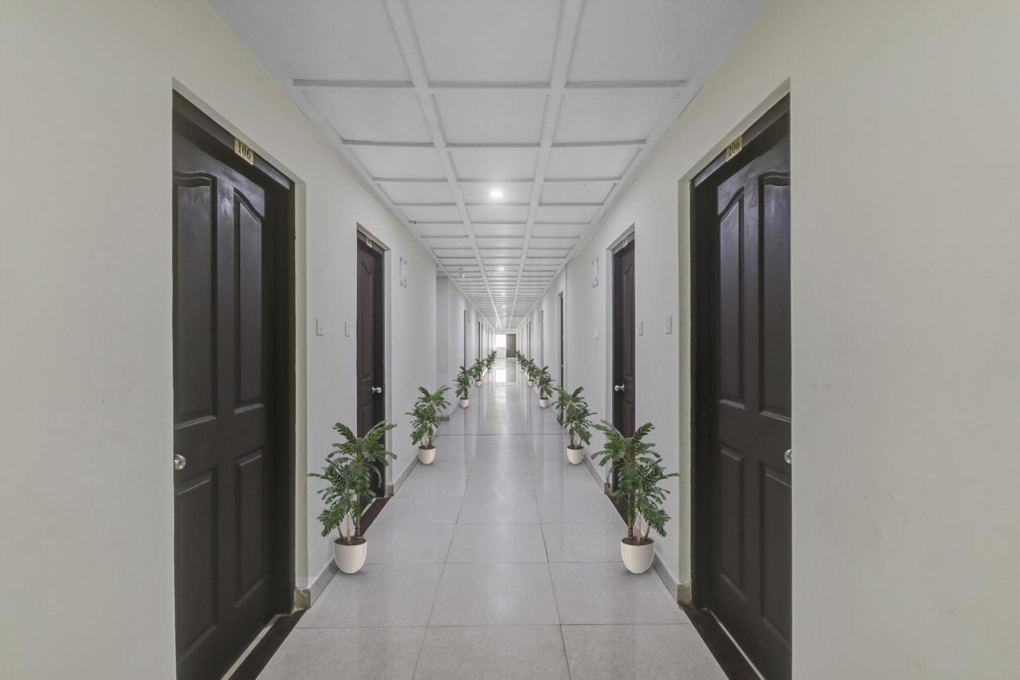 Hotel O Kalapurackal Residency Текади Екстериор снимка