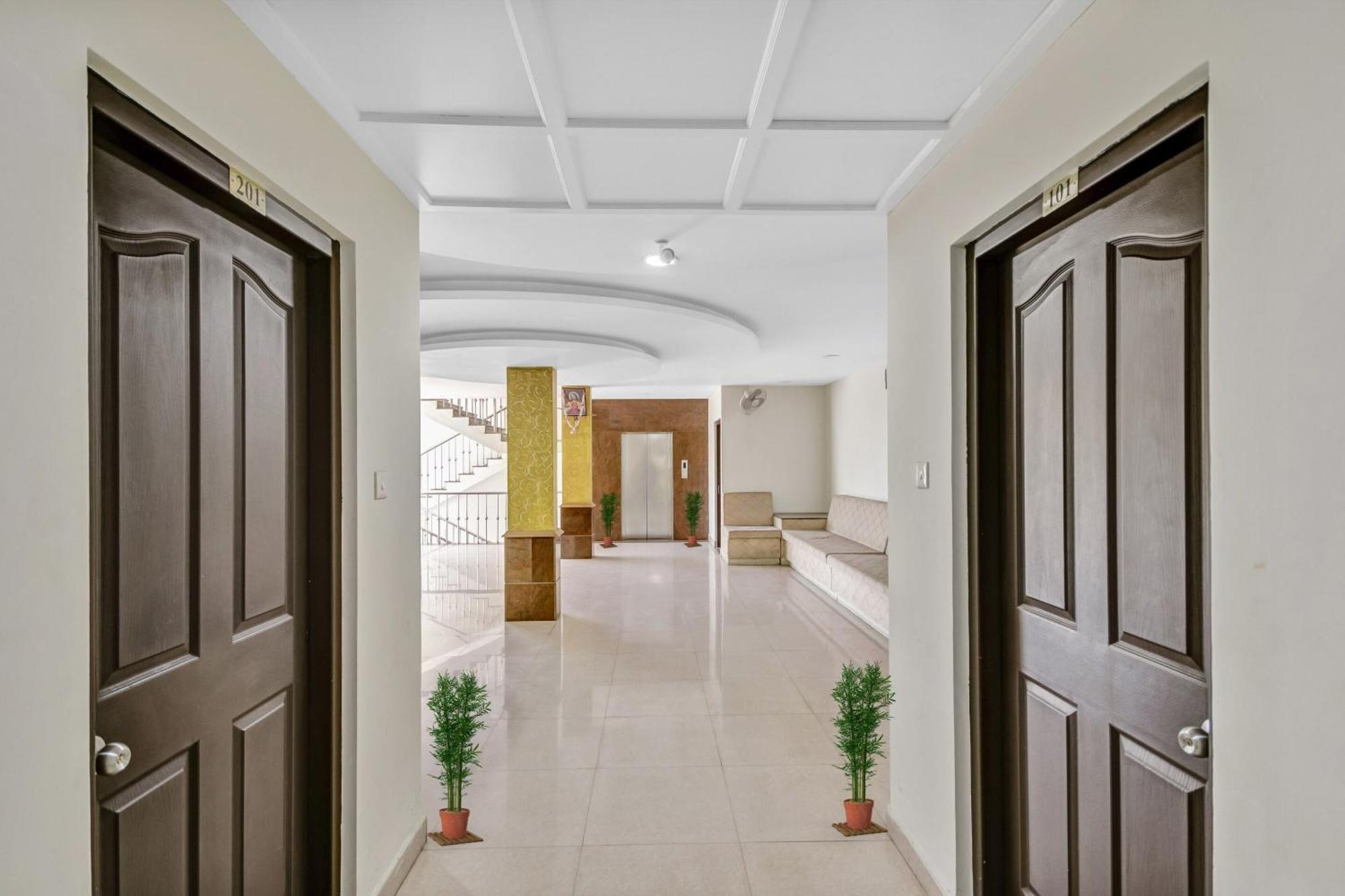 Hotel O Kalapurackal Residency Текади Екстериор снимка